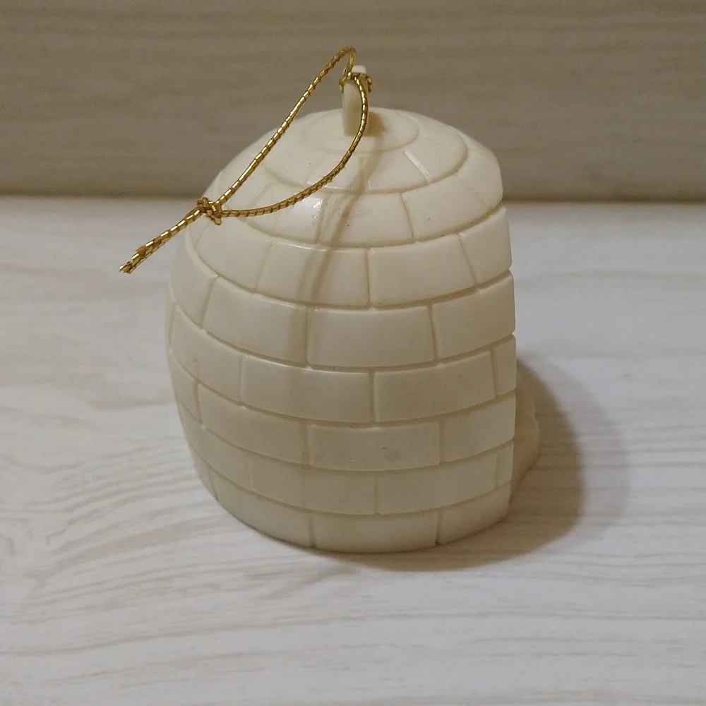 Vintage Avon Eskimo Igloo Christmas Ornament - Picture 2 of 5